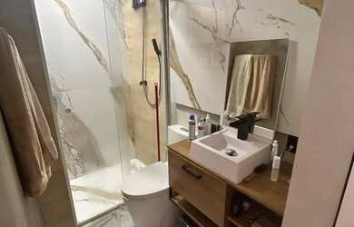 Imagem: O apartamento possui 1 Dormitório, 1 Banheiro, 1 Vaga na garagem