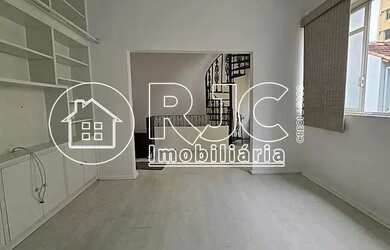 Imagem: O apartamento possui 4 Dormitórios, 2 Banheiros, 1 Vaga na