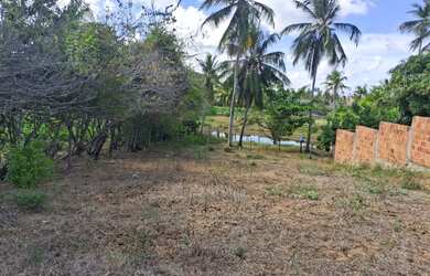 Imagem 2: Terreno Próximo à Praia e Dunas de Areia