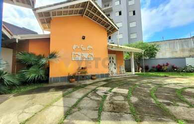 Imagem: A casa possui 2 Dormitórios, 2 Banheiros, 1 Vaga na garagem