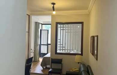 Imagem: O apartamento possui 1 Dormitório, 1 Banheiro, 1 Vaga na garagem