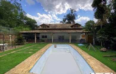 Imagem: A casa em condomínio possui 4 Dormitórios, 5 Banheiros, 4