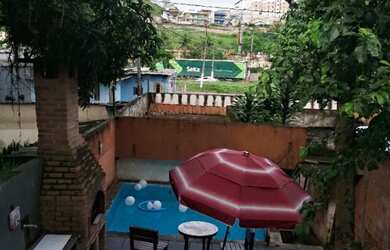 Imagem: A casa possui 5 Dormitórios, 3 Banheiros, 1 Vaga na garagem