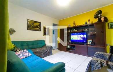 Imagem: A casa possui 2 Dormitórios, 1 Banheiro, 2 Vagas na garagem