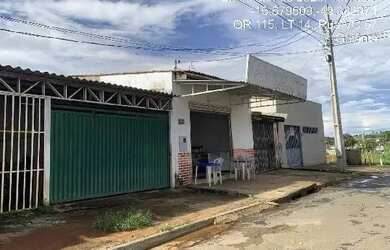 Imagem: A casa possui 2 Dormitórios, 1 Banheiro, 1 Vaga na garagem