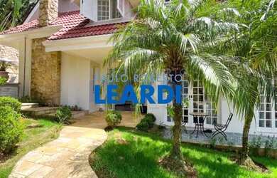 Imagem: A casa em condomínio possui 4 Dormitórios, 5 Banheiros, 4