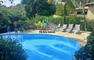 Imagem: A casa possui 4 Dormitórios, 5 Banheiros, 4 Vagas na garagem