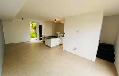 Imagem: A casa possui 3 Dormitórios, 3 Banheiros, 2 Vagas na garagem