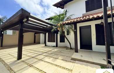 Imagem: A casa possui 4 Dormitórios, 3 Banheiros, 3 Vagas na garagem