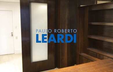 Imagem: O depósito possui 2 Vagas na garagem, 42m² de Área e está