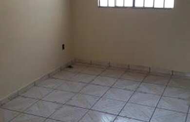 Imagem: A casa possui 2 Dormitórios, 1 Banheiro e está localizado