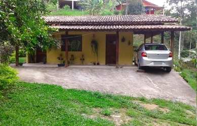 Imagem: A casa possui 2 Dormitórios, 1 Banheiro, 2 Vagas na garagem