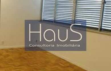 Imagem: O apartamento possui 4 Dormitórios, 3 Banheiros, 2 Vagas na