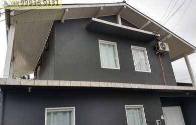 Imagem: A casa possui 4 Dormitórios, 2 Banheiros, 85m² de Área e