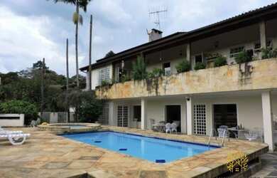 Imagem 1: Casa com 5 suítes, futebol e tênis, em 3 lotes