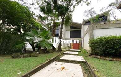 Imagem: A casa em condomínio possui 5 Dormitórios, 5 Banheiros, 5