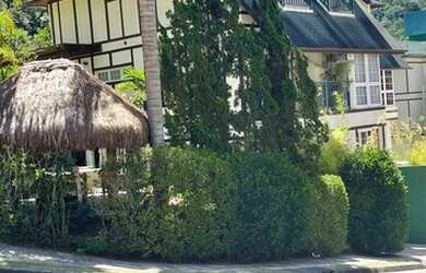 Imagem: A casa em condomínio à venda possui 5 Dormitórios, 3 Banheiros