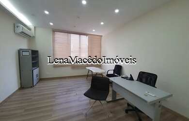 Imagem: O depósito possui 1 Vaga na garagem, 32m² de Área e está