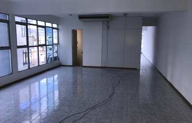 Imagem: O depósito possui 1 Vaga na garagem e 100m² de Área e está