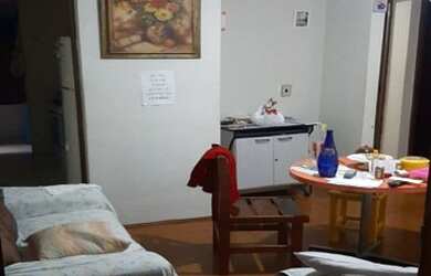 Imagem: O apartamento possui 2 Dormitórios, 1 Banheiro, 1 Vaga na garagem