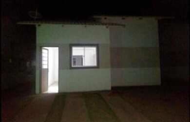 Imagem: A casa possui 2 Dormitórios, 1 Banheiro e está localizado