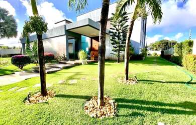 Imagem: A casa em condomínio possui 5 Dormitórios, 5 Banheiros, 5