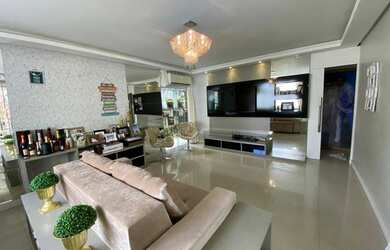 Imagem: A casa possui 3 Dormitórios, 5 Banheiros, 2 Vagas na garagem