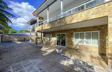 Imagem: A casa em condomínio possui 4 Dormitórios, 3 Banheiros, 2