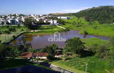 Imagem: O apartamento possui 2 Dormitórios, 1 Banheiro, 2 Vagas na