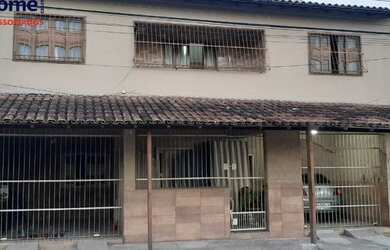 Imagem: A casa possui 4 Dormitórios, 3 Banheiros, 2 Vagas na garagem