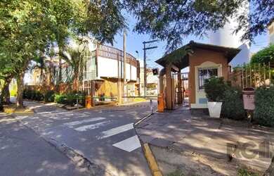 Imagem: A casa possui 3 Dormitórios, 1 Banheiro, 1 Vaga na garagem