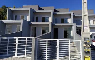 Imagem: A casa possui 2 Dormitórios, 1 Banheiro, 1 Vaga na garagem