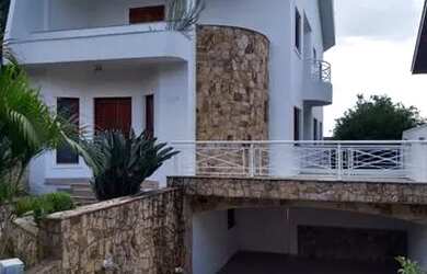 Imagem: A casa em condomínio possui 4 Dormitórios, 4 Banheiros, 2