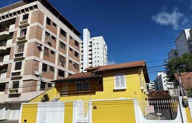 Imagem: A casa possui 3 Dormitórios, 3 Banheiros, 2 Vagas na garagem