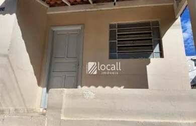 Imagem: A casa possui 2 Dormitórios, 1 Banheiro, 4 Vagas na garagem