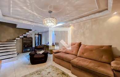 Imagem: A casa possui 3 Dormitórios, 4 Banheiros, 4 Vagas na garagem