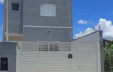 Imagem: A casa possui 3 Dormitórios, 2 Banheiros, 3 Vagas na garagem