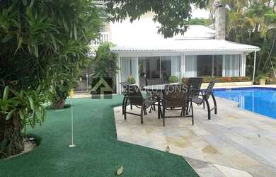 Imagem: A casa em condomínio possui 5 Dormitórios, 5 Banheiros, 3