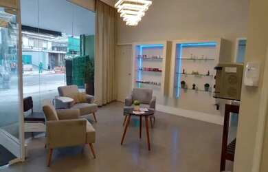 Imagem: O depósito possui 4 Vagas na garagem e 250m² de Área e está