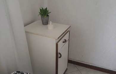 Imagem 3: Alugo quarto para pessoas do sexo feminino. Zap da descrição do anúncio