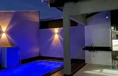 Imagem: A casa possui 2 Dormitórios, 1 Banheiro, 2 Vagas na garagem