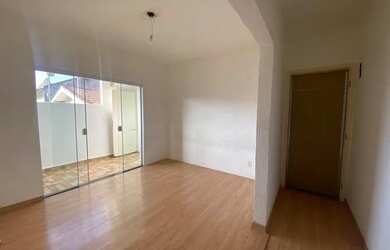 Imagem: A casa possui 2 Dormitórios, 3 Banheiros, 2 Vagas na garagem