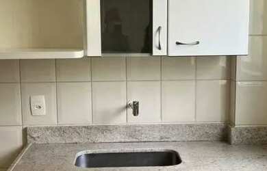 Imagem: O apartamento possui 2 Dormitórios, 1 Banheiro, 1 Vaga na garagem