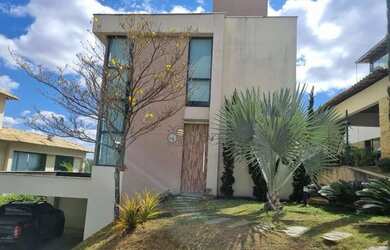 Imagem: A casa em condomínio possui 5 Dormitórios, 3 Banheiros, 4