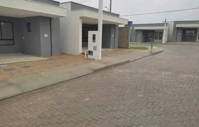 Imagem: A casa em condomínio possui 3 Dormitórios, 2 Banheiros, 2