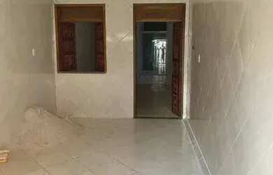 Imagem: A casa à venda possui 2 Dormitórios, 1 Banheiro, 1 Vaga na