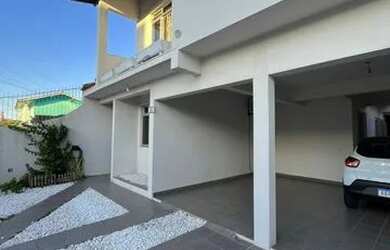 Imagem: A casa possui 4 Dormitórios, 3 Banheiros, 5 Vagas na garagem