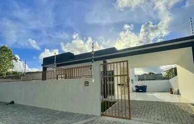 Imagem: A casa possui 2 Dormitórios, 2 Banheiros, 3 Vagas na garagem