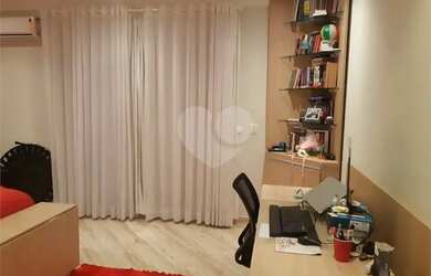 Imagem 12: Sobrado de Alto Padrão para Venda com Piscina no Alto de Santana