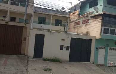 Imagem: A casa possui 2 Dormitórios, 2 Banheiros, 2 Vagas na garagem